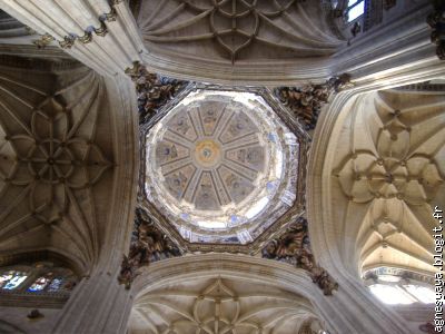 Le toit décoré de la Nouvelle Cathédrale